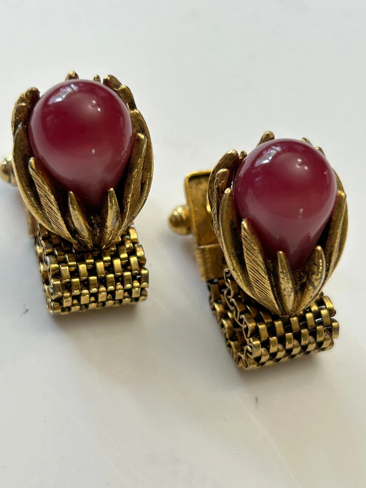 Juego de gargantilla y gemelos vintage Lucite Pink Moon Glow en tono dorado Foto 3 de 4