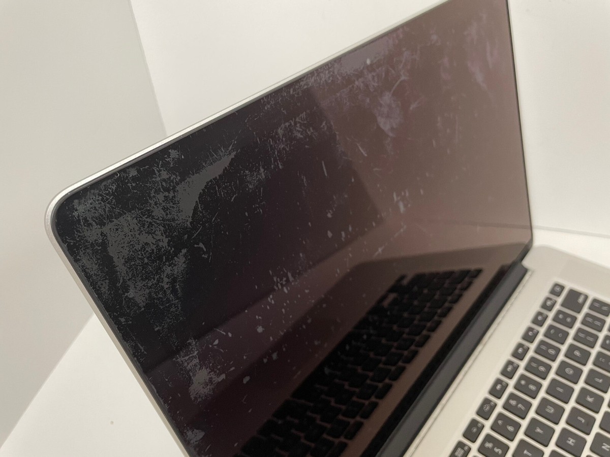 Apple MacBook Pro ME874LL/A 15.4 Inch Laptop Retina Display