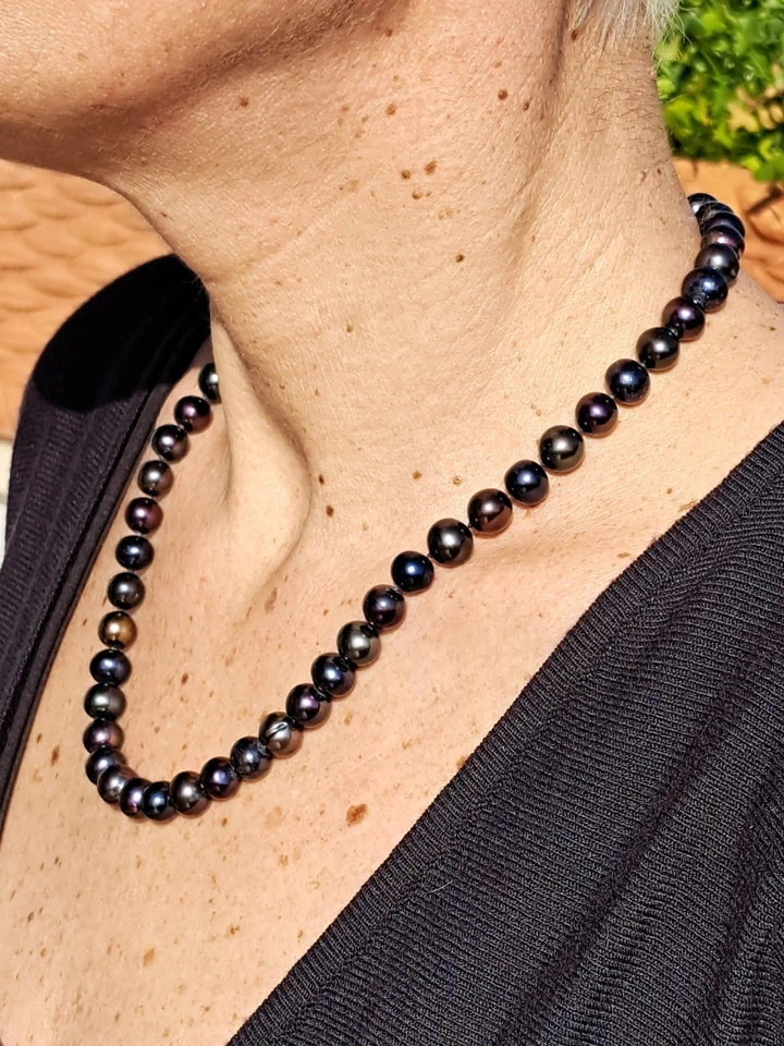 collana di perle nere multicolor riflessi cangianti 9mm chiusura in argento - Immagine 2 di 3