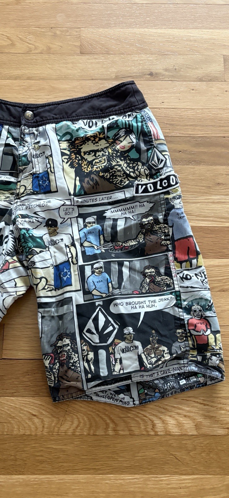 Volcom Stone Reversible Comic Print Boardshorts M… - image 6