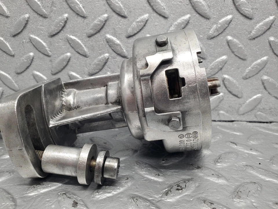 ⚙51033⚙ Mercedes-Benz R107 380SL купе зажигания распределитель Bosch 0031581001 - Изображение 3 из 4