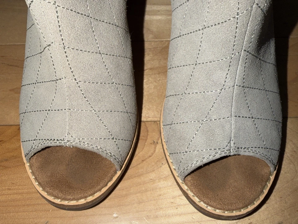 TOMS Women’s Majorca Quilted Suede Leather Peep Open Toe Heels Size 6 WORN ONCE! - Image 4 of 4