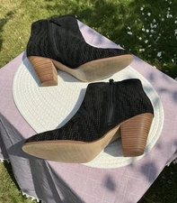 Violet And Red Black Suede Ankle Bootie Women’s 10 Pre-owned *Stitch Fix Shoes