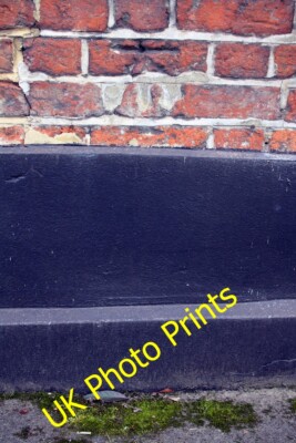 Foto 6x4 Benchmark on The Bull Langley Common\/SU7666 Ordnance Survey cu c2015