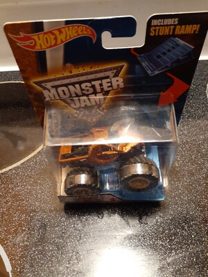 Zombie Hunter Hot Wheels Monster Jam  1:64 Stunt Ramp #13  2016 new truck