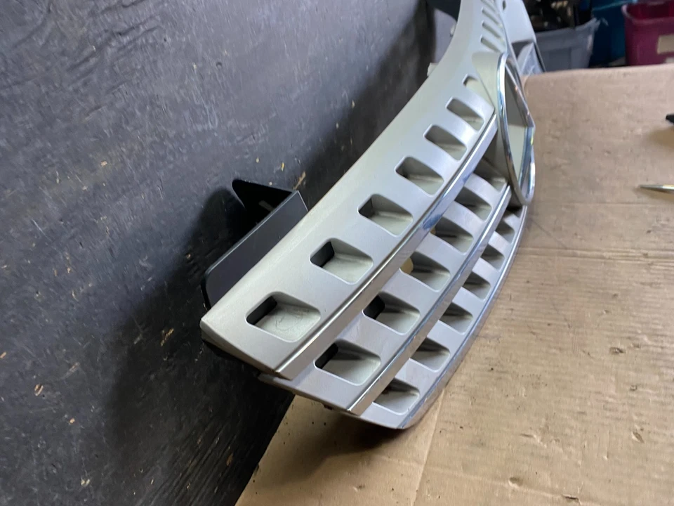 Parrilla superior delantera OEM R7831 DG Mercedes Benz ML350 ML550 2006 2007 2008 Foto 3 de 4