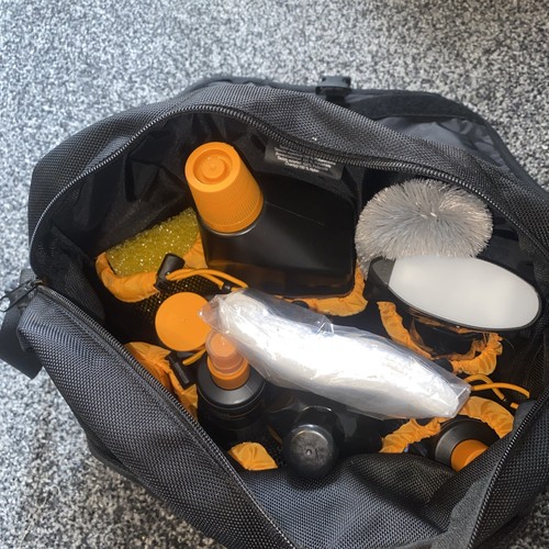 KIT CURA MINI AUTO ORIGINALE CON BORSA PORTAOGGETTI - Foto 4 di 14
