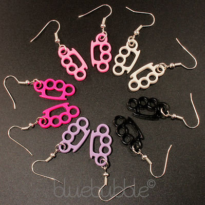 FUNKY KNUCKLE DUSTER OHRRINGE EMO GOTH BIKER ENGEL COOL PUNK GIRL ROCK CHICK UK 