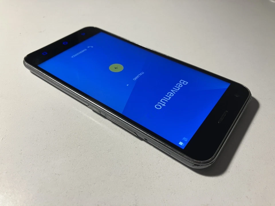 Smartphone Vodafone Smart Ultra 6 4G by ZTE con Blocco Google - Immagine 3 di 4