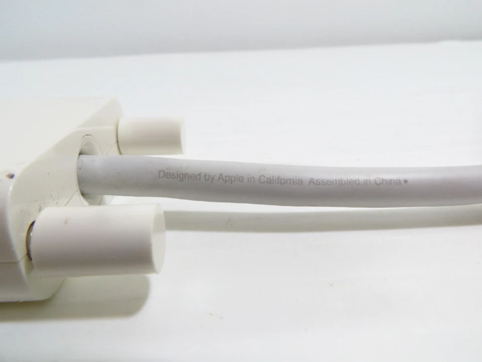 Genuine Apple DVI to VGA Video Adapter DVI-I Male to VGA Female - Image 4 of 4