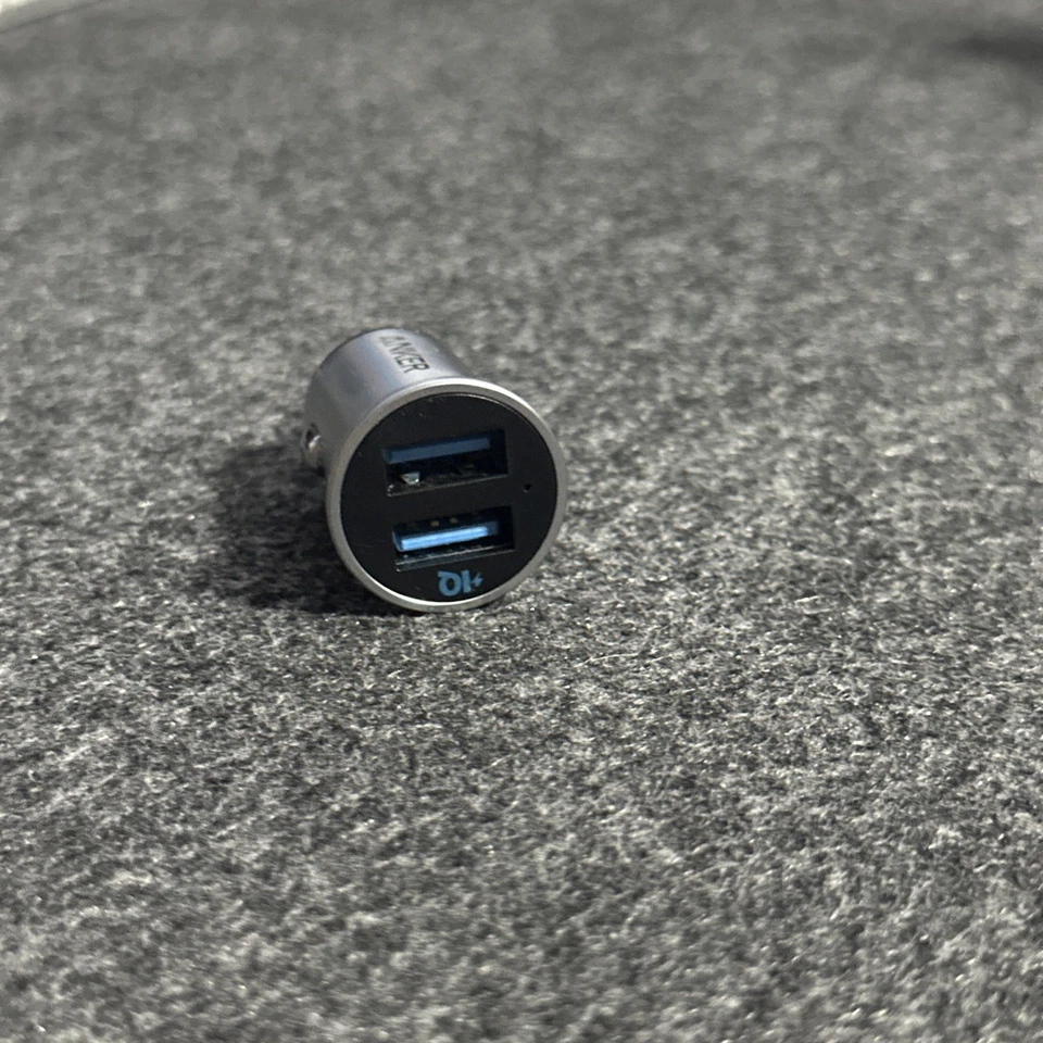 Adaptador Cargador Coche Anker Mini 24W 4.8A LED Doble Carga USB para iPhone (Metal) Foto 2 de 4