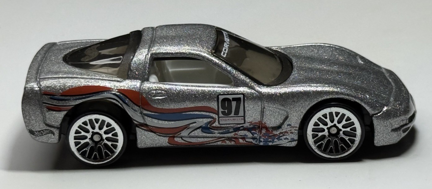Hot Wheels ‘97 Chevy Corvette 1/64 Diecast Loose Chevrolet 2001 Collector #133