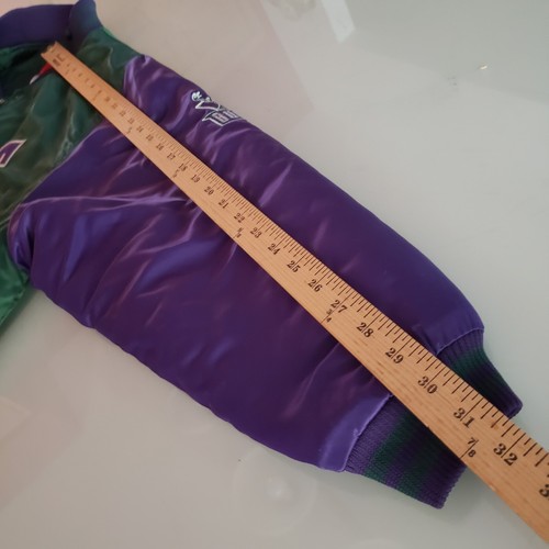 Veste Reebok vintage Milwaukee Bucks satin NBA taille XL homme adulte violet vert - Photo 14 sur 19