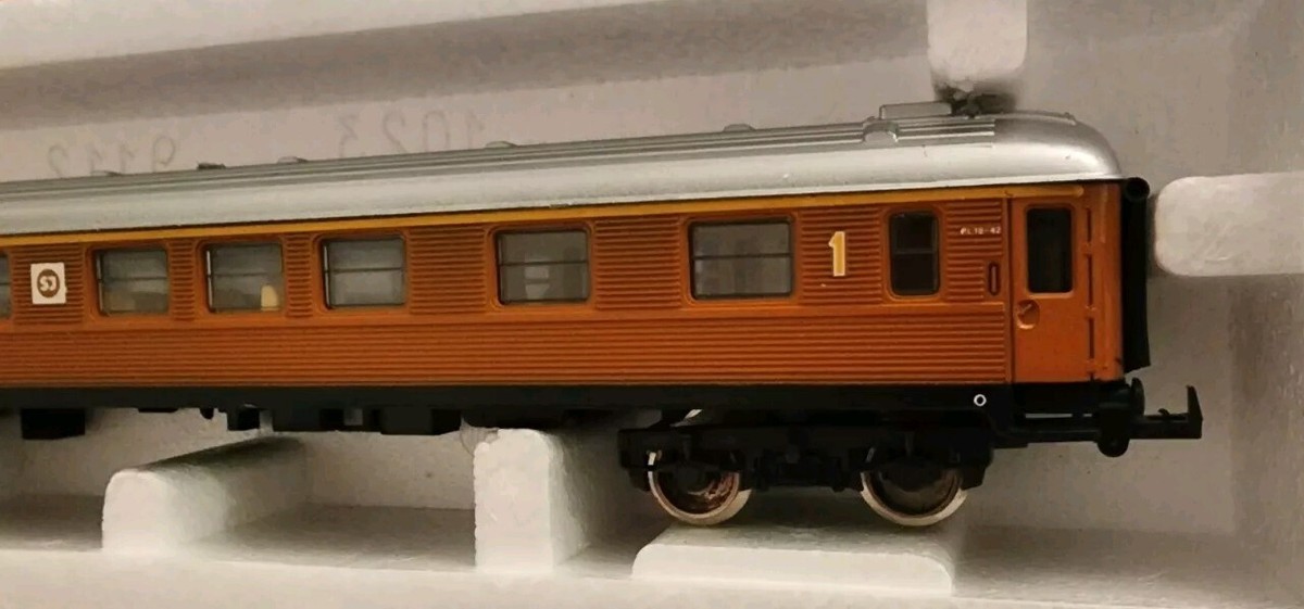 HO Scale Lima 9141 SJ Swedish Railway 1st Class Coach Passenger