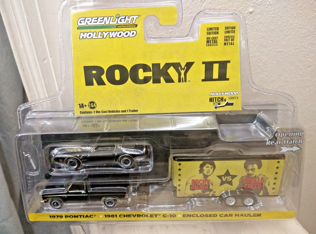 ゴールドアートワークトラック2台セット Greenlight Hitch and Tow Rocky II 1981 Chevy Truck Trailer and 79