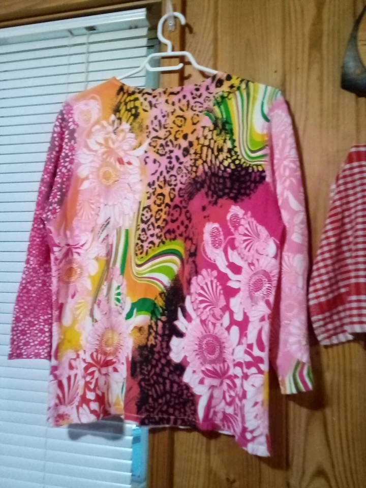 Blusa Lisa International para mujer rosa floral manga 3/4 cuentas y lentejuelas Foto 4 de 4