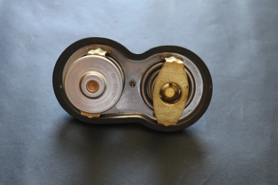 HELLA Termostato Mercedes Benz Actros Antos Arocs Atego 3 Econic 2 Unimog  Foto 2 de 3