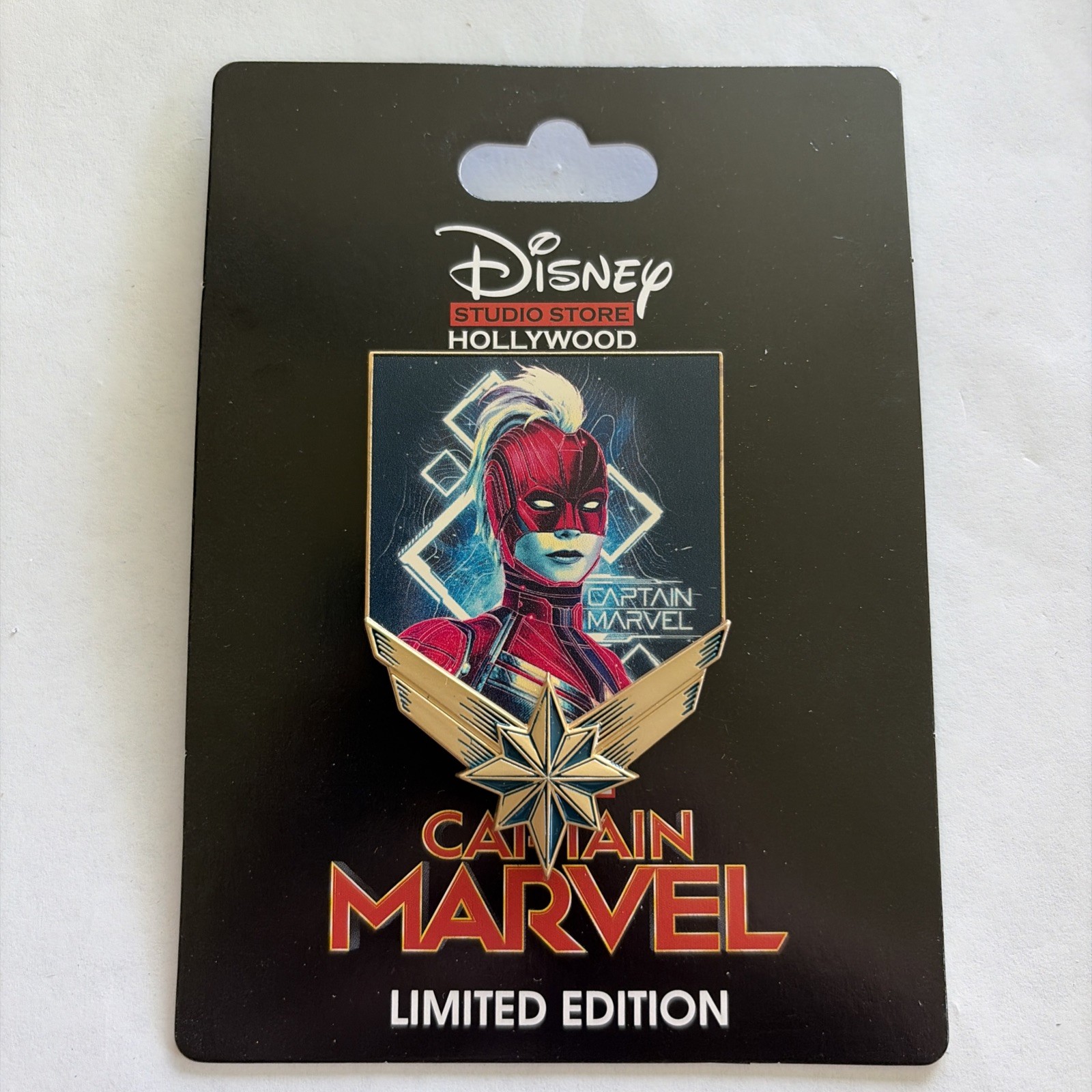 Disney Studio Store Pin Captain Marvel LE 300 LE300 NEW On Card MINT v75