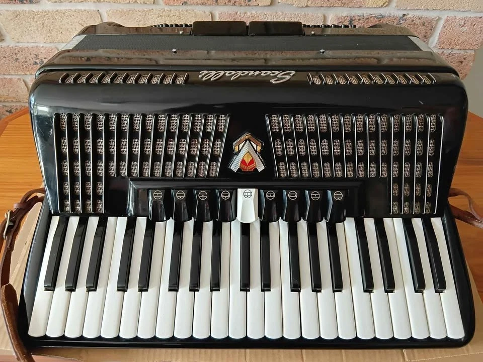 Scandalli Accordions 41 Treble Keys for sale | eBay