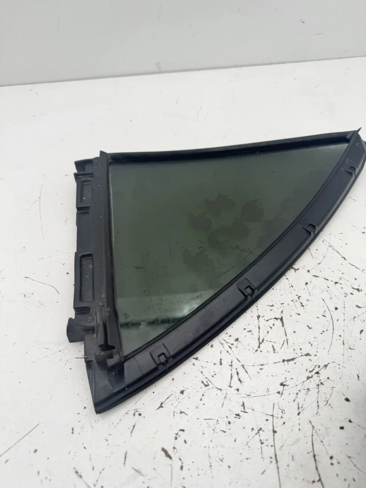 09-13 TOYOTA COROLLA OEM LEFT DRIVER SIDE REAR QUARTER VENT GLASS Foto 4 de 4