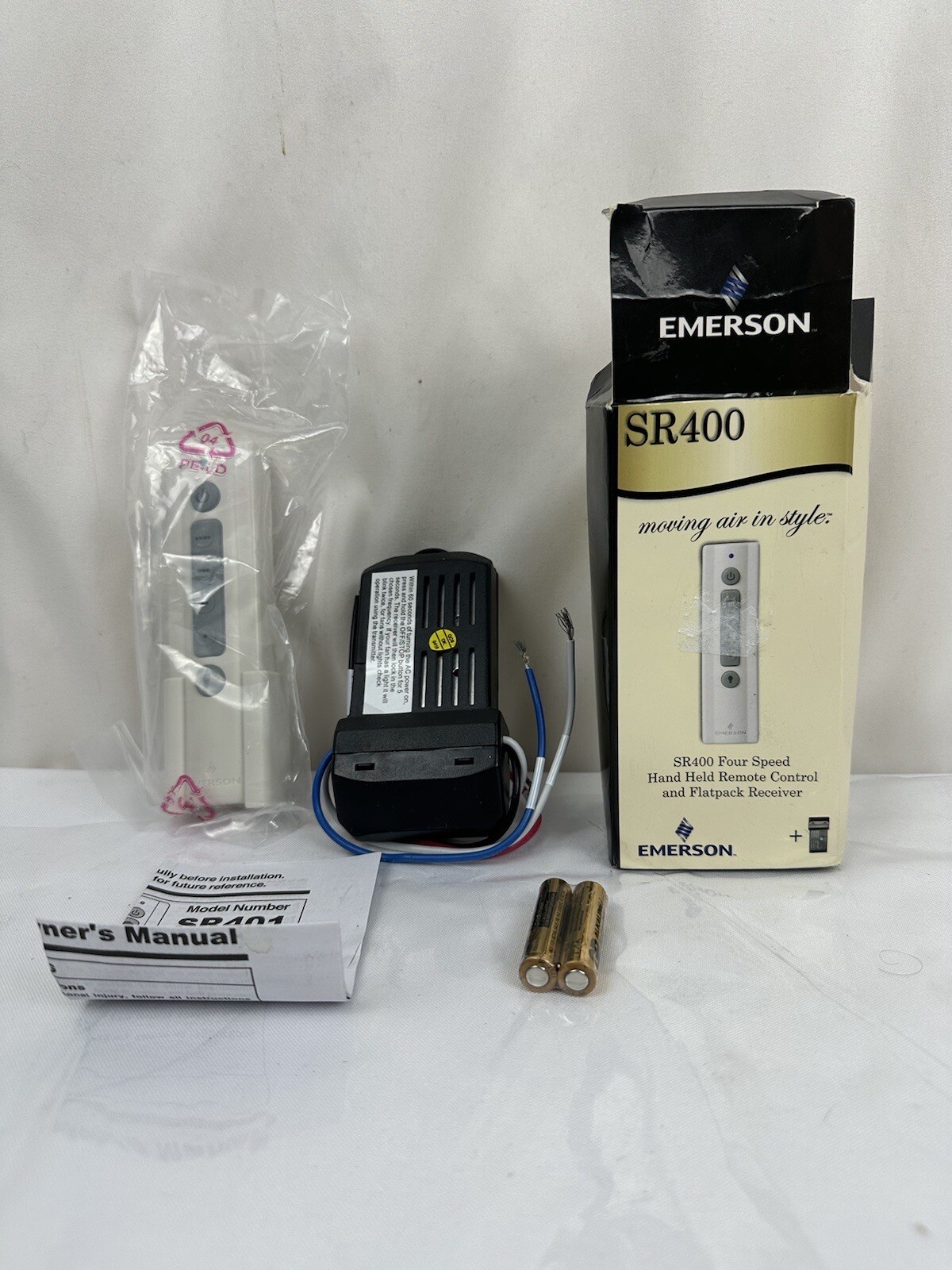 EMERSON SR400 UNIVERSAL CEILING FAN/LIGHT REMOTE CONTROL KIT Open Box
