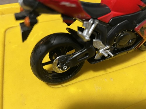 Maisto Honda CBR 1000RR Firebladeb Model diecast Motorcycle - Picture 3 of 13