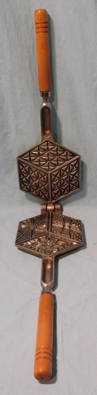 Vitantonio Mfg. Co. Cleveland Ohio No. 3 Pizzelle Waffle Iron Maker, 2 of 2