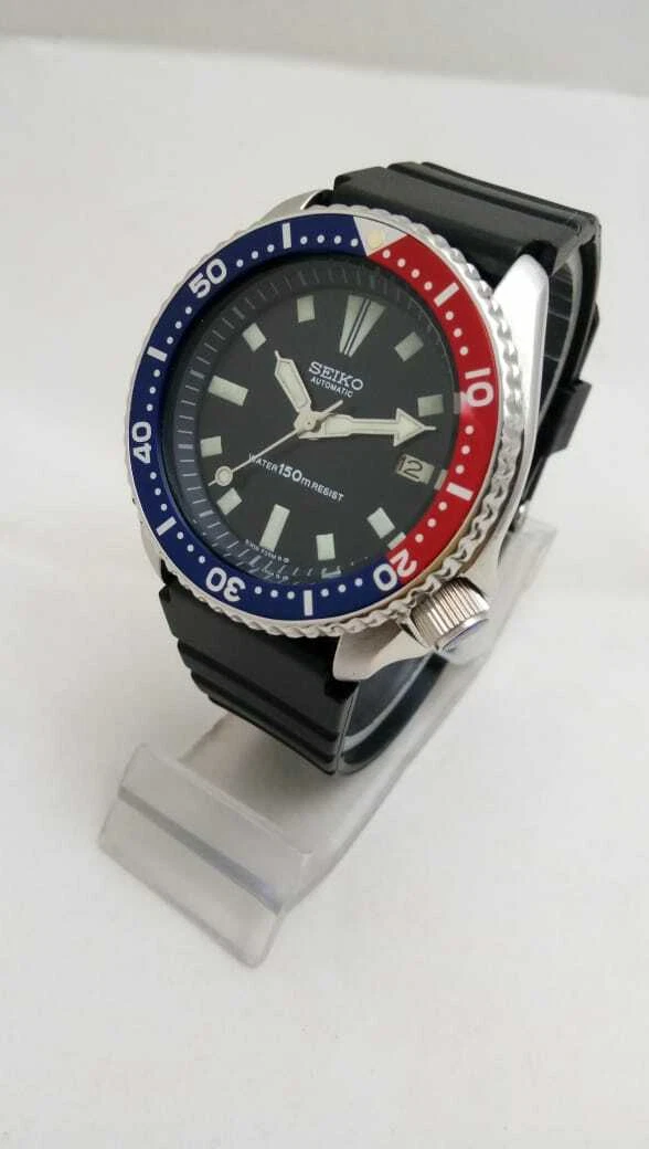 SEIKO AUTOMATIC DATE 150M RESIST SCUBA 7002-700A Japan Made