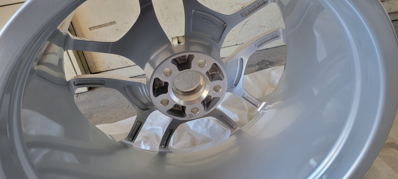LAMBORGHINI HURACAN REAR GIANO WHEEL SHINY SILVER BRAND NEW OEM 4T0601017A