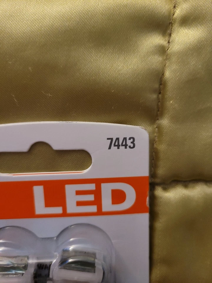 Светодиодный фонарь Sylvania 7443 белый 6000K передний поворотник (2 шт.) - Изображение 2 из 4