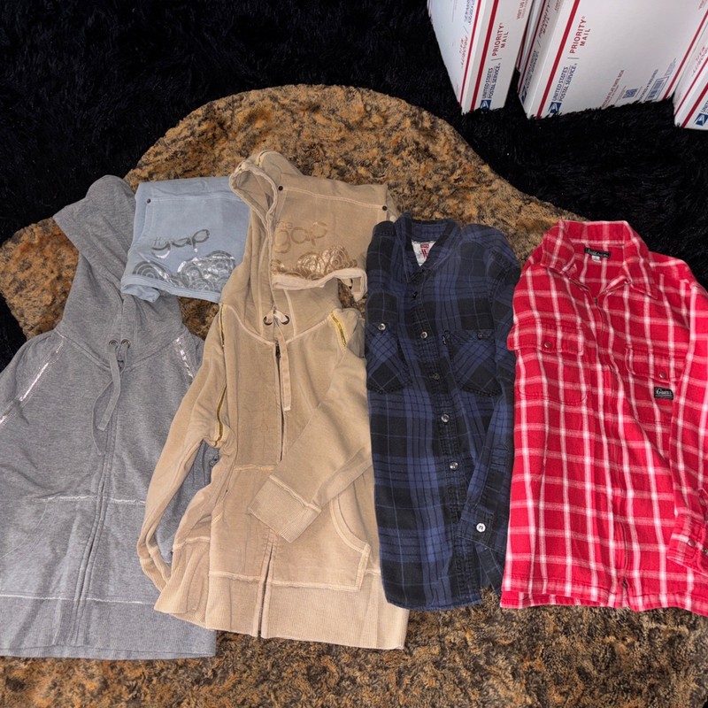 Y2K Set Of 4 Tops Levi Flannel Guess Flannel & Gap Cropped Hoodies W/Bags !!