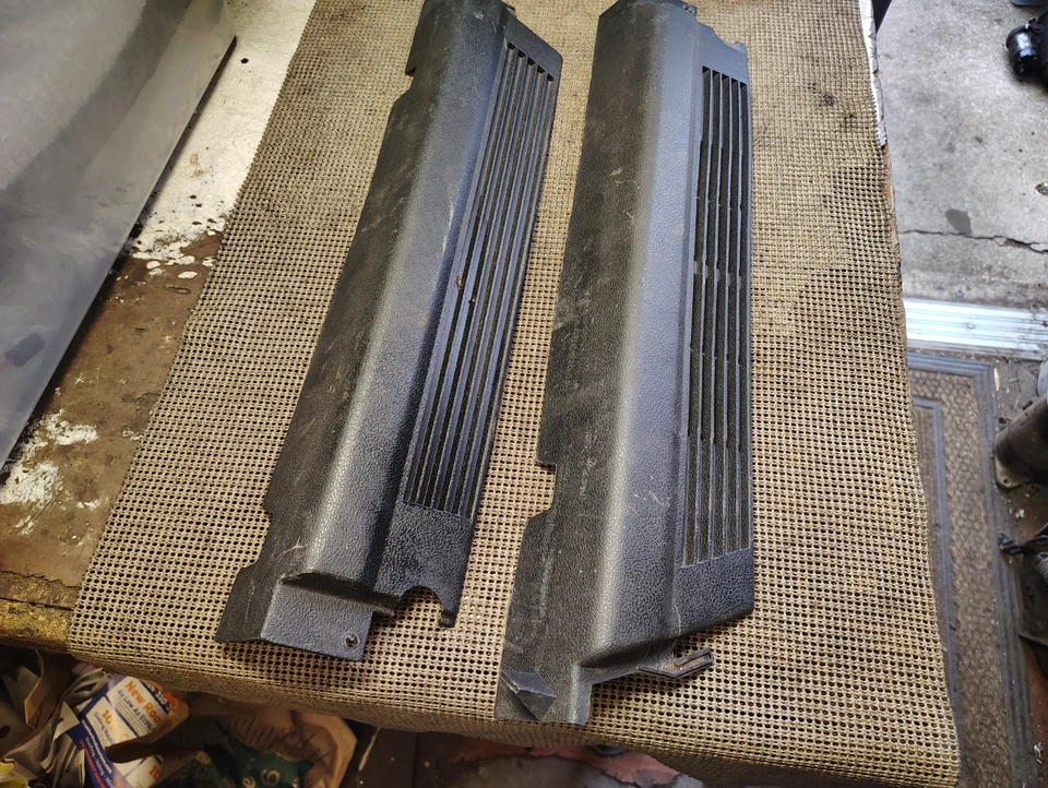 Buick Riviera and Riviera GS 1971 1972 1973 equipamiento delantero bandeja molduras Foto 3 de 4