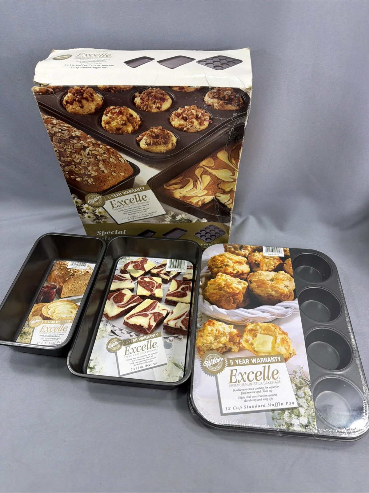 3 PC Wilton Heavy GUAGE Nonstick Baking Loaf PAN & BAKERS SECRET MUFFIN PAN
Opens in a new window or