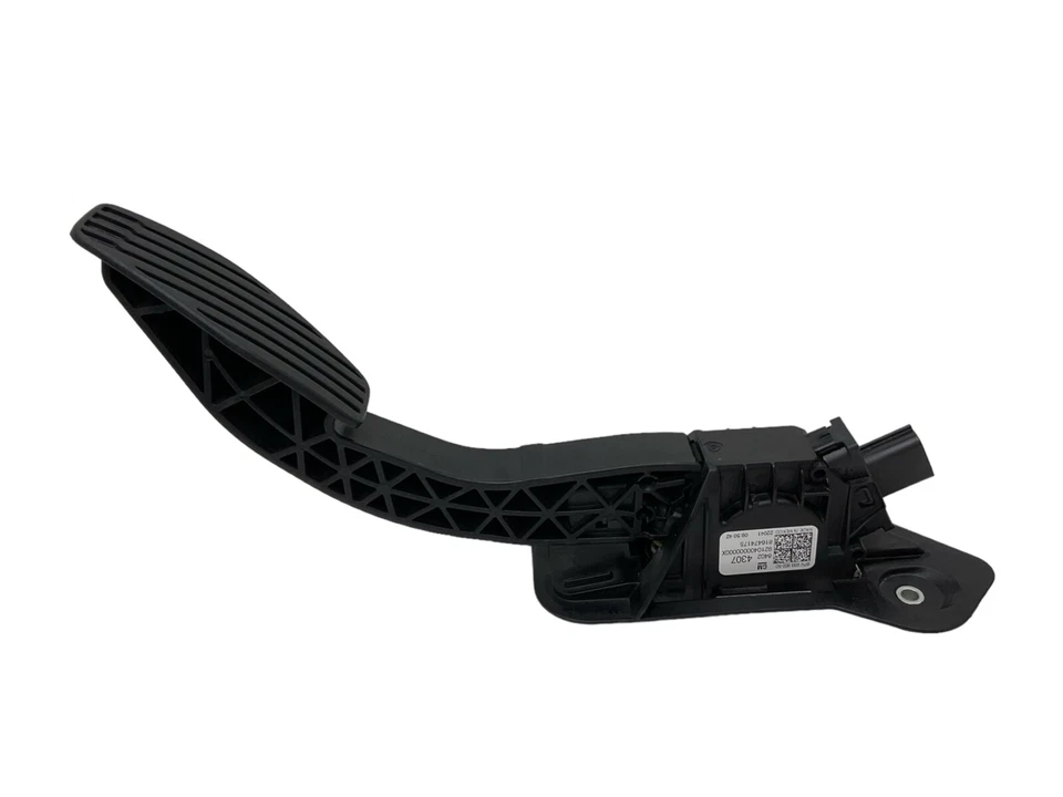 2020 21 22 2023 Chevy Silverado 1500 2500HD 3500HD Accelerator Pedal 84024307 - Image 4 of 4