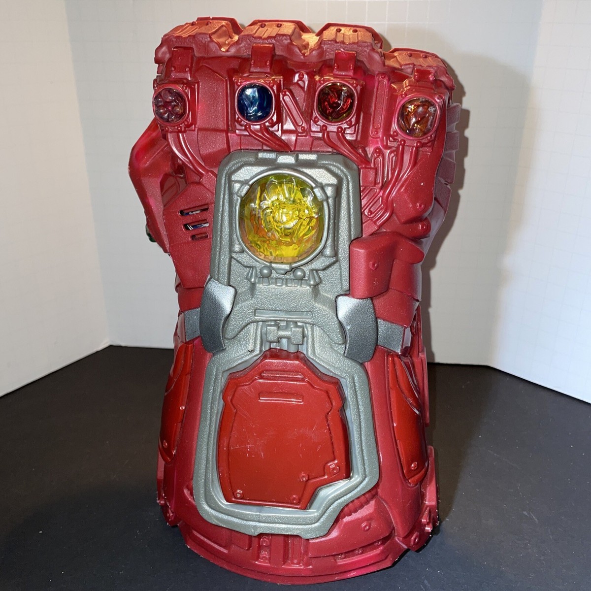 Marvel Avengers Infinity War Iron Man Electronic Gauntlet Glove Toy  W/Batteries
