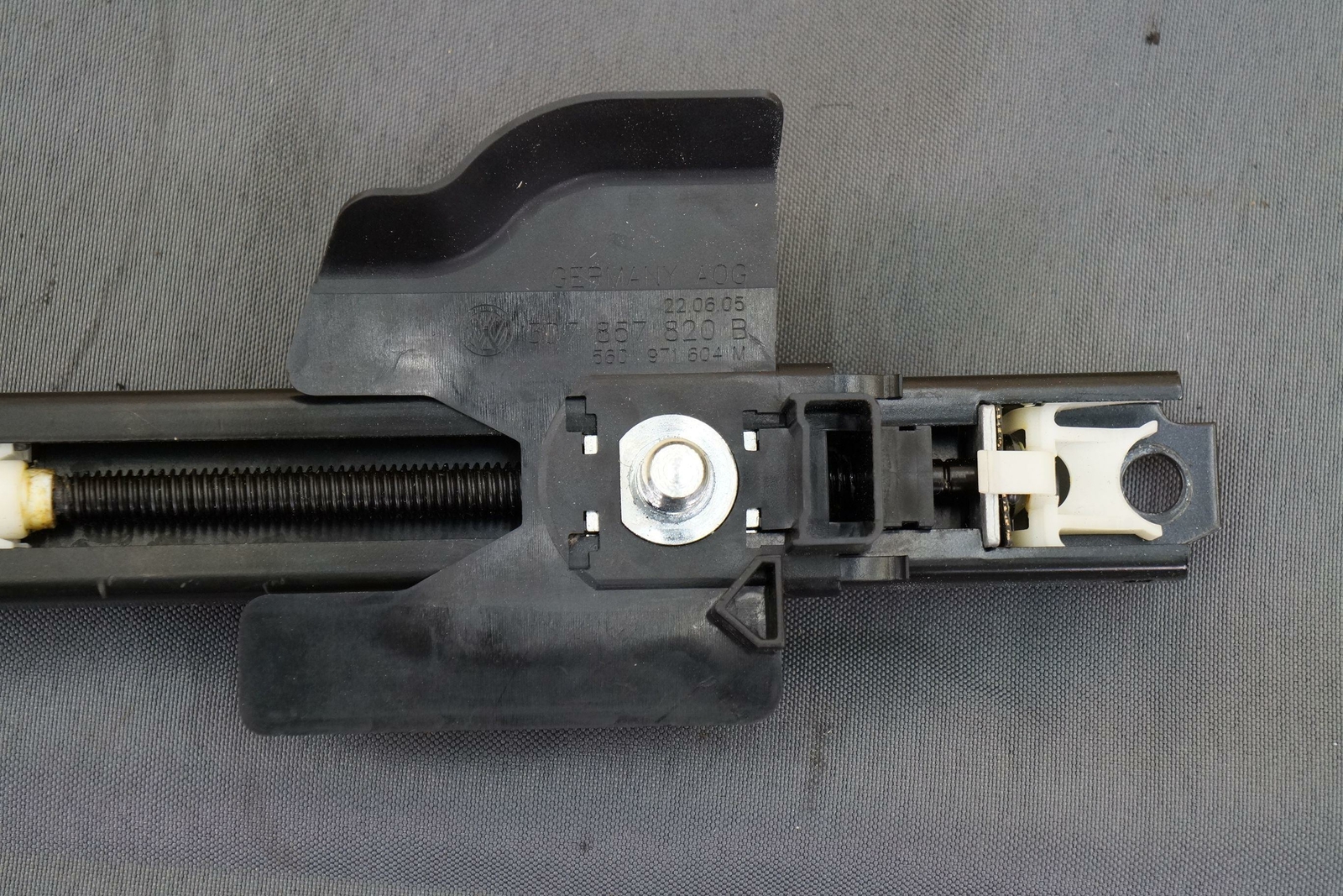 Front Right Passenger Seat Belt Heigh Adjuster 3D7857820B Bentley Flying Spur 06