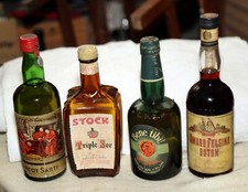 Stock di 4 bottiglie di liquori