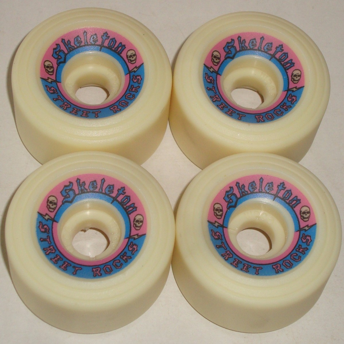 stibcky bones 黄色 Crazy Bones Gogos Series 3 Explorer Single Figure Spectrum Solfer