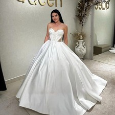 Classic Sweetheart Wedding Gown for Bride Lace Appliques Satin Ball Gowns