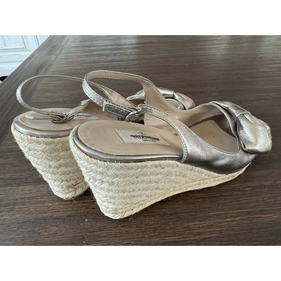 Sandalias Valentino Garavani para mujer 40 hechas en Italia bronce dorado cuñas Foto 4 de 4