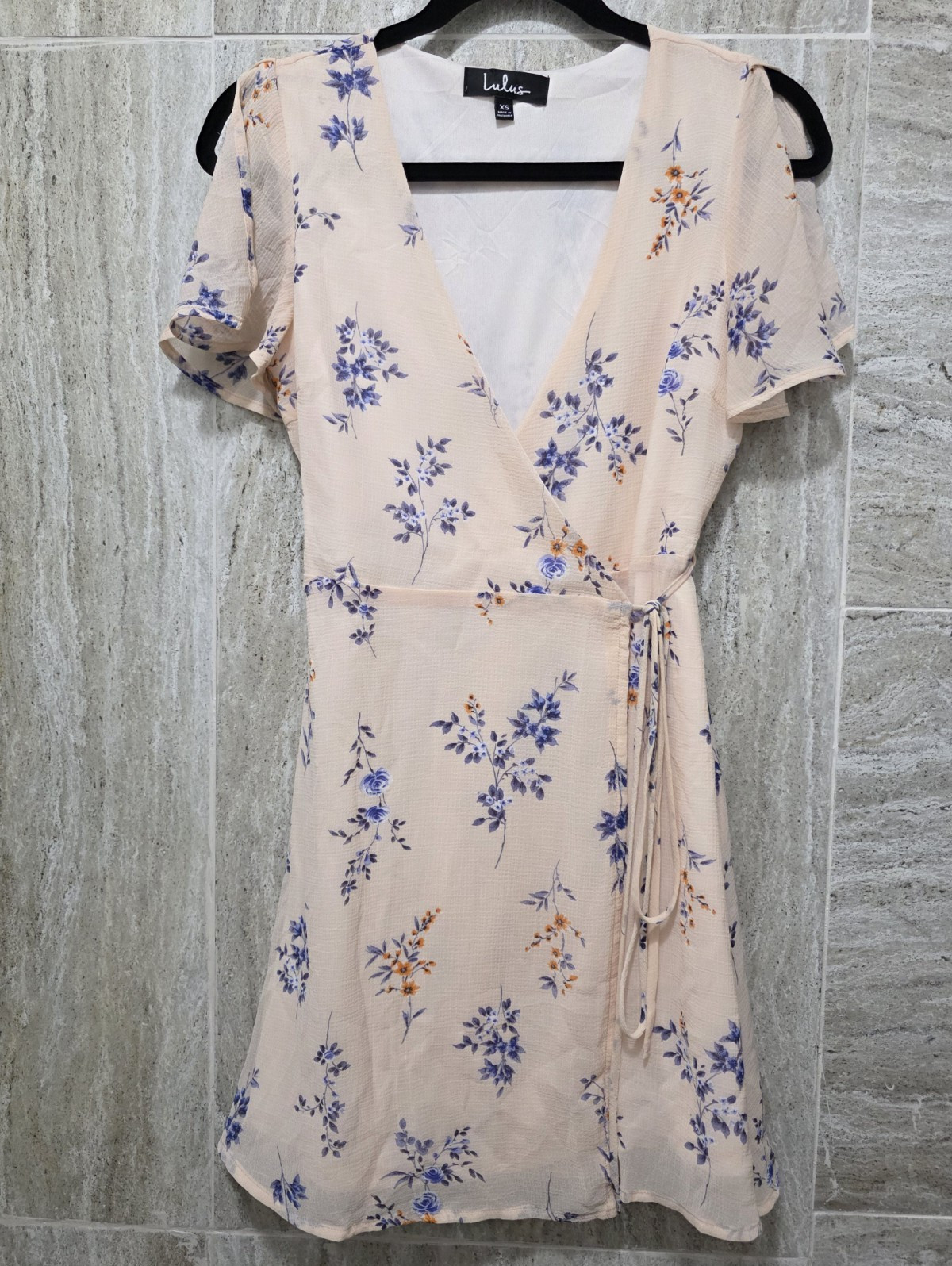 Lulus Beige Floral Wrap Dress Short Sleeve Tie Waist V-Neck XS