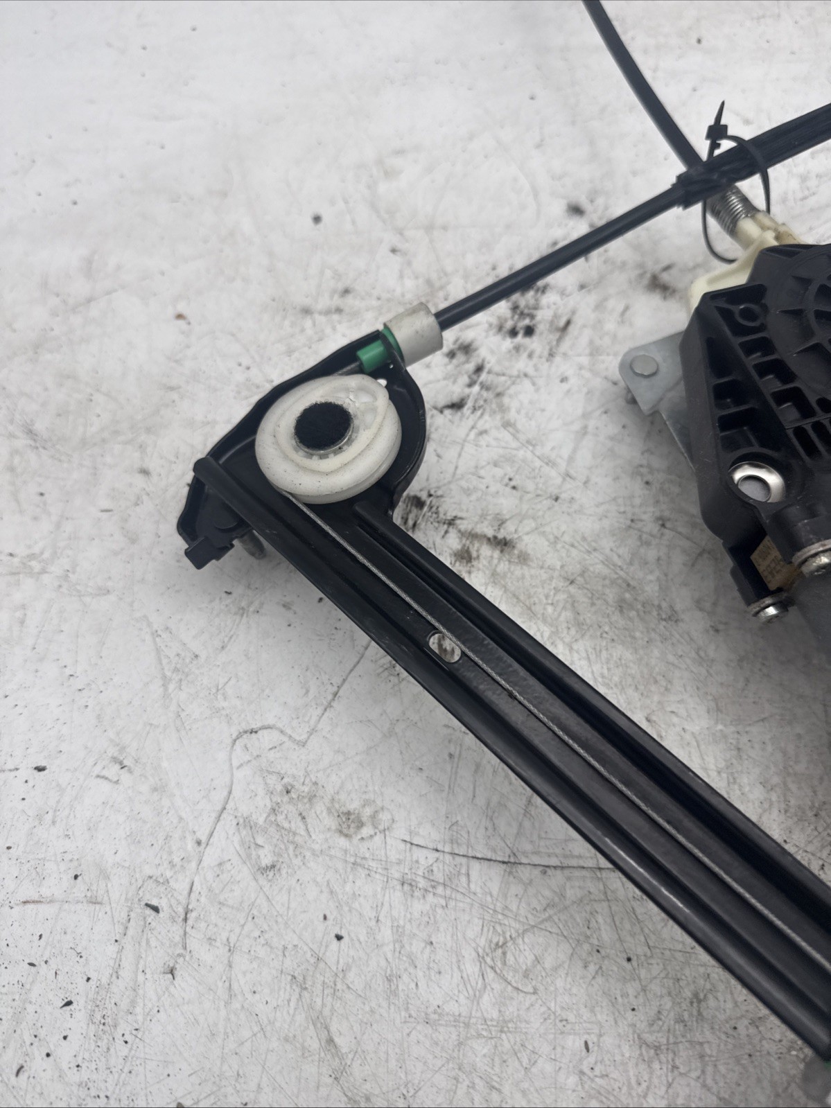 Chevrolet Corvette 2005-2013 Front Left Power window motor