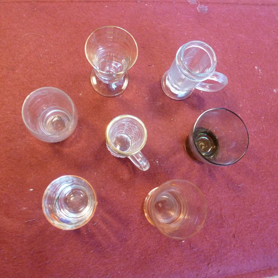 Konvolut 7 alte Schnapsgläser Pressglas - Bild 2 von 4