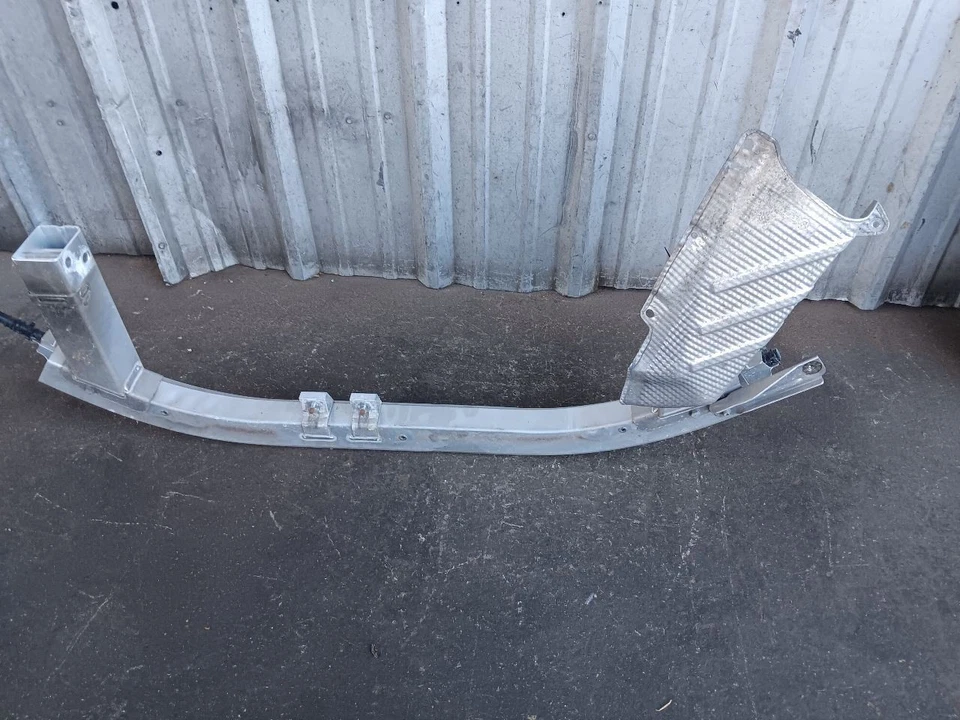 Barra amortiguadora de impacto parachoques trasero 51127336300 OEM BMW i8 2014-19 Foto 3 de 4