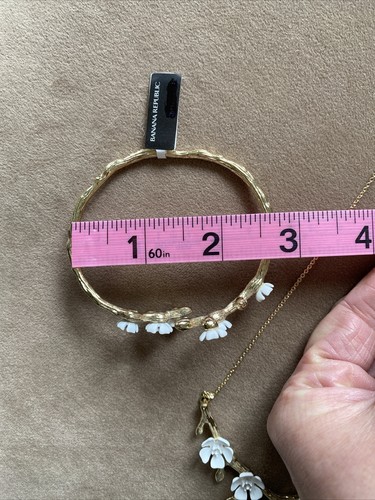 Banana Republic goldfarbene weiße Blüte Blumen Halskette Armband Set Hochzeit Neu - Bild 10 von 18