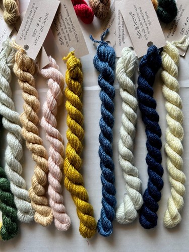 LOTS 30 Skeins Silk and Ivory Needlepoint Threads, Silk/Wool Blend - Switzerland - Picture 5 of 8