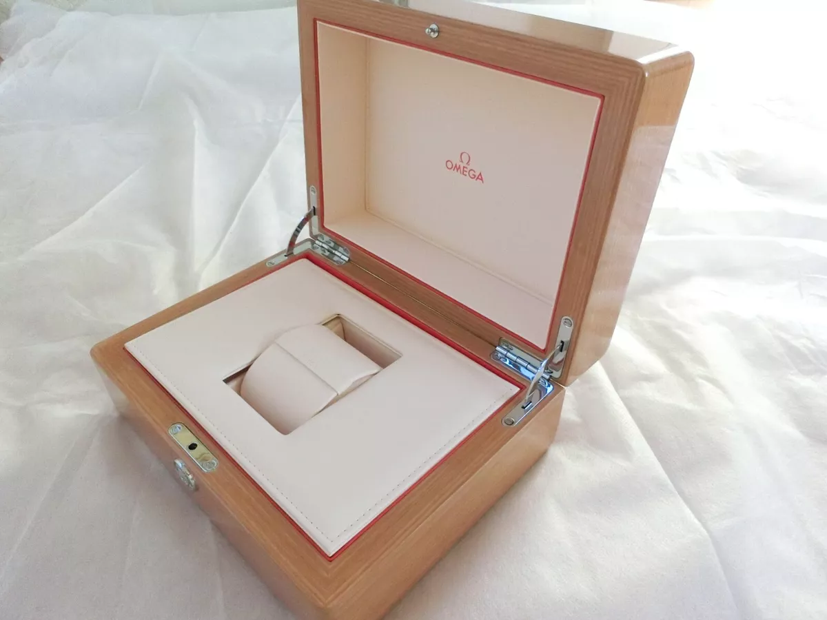 THE WORLD'S BEST WATCH BOX - Louis Vuitton 8 Watch Box - Better than Goyard  ? 