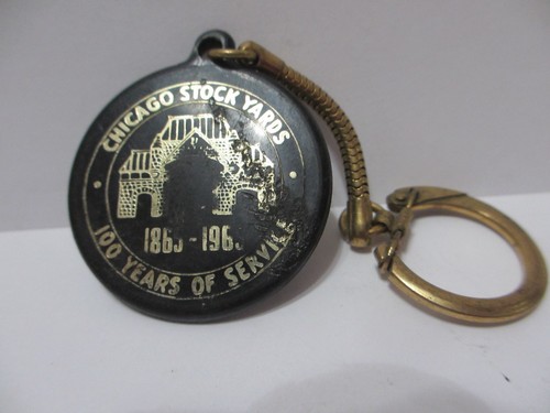 CHICAGO STOCK YARDS 100 YEARS OF SERVICE1965 KEYCHAIN VINTAGE ROUND BLACK GIFT