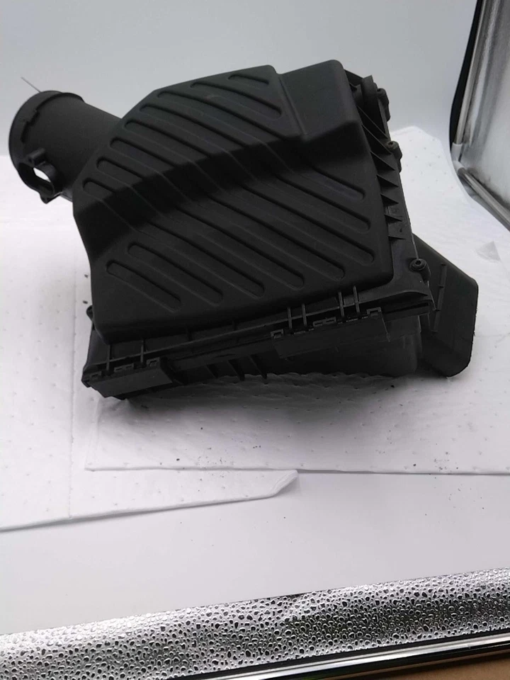 2011 Buick LaCrosse 3.6L Air Cleaner Assembly OEM 13279567 Used 276K Miles - Image 3 of 4