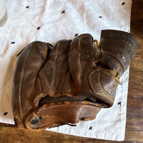 1940’s Vintage Rawlings Brown Leather Baseball Glove Pre-Owned MPN 6043240